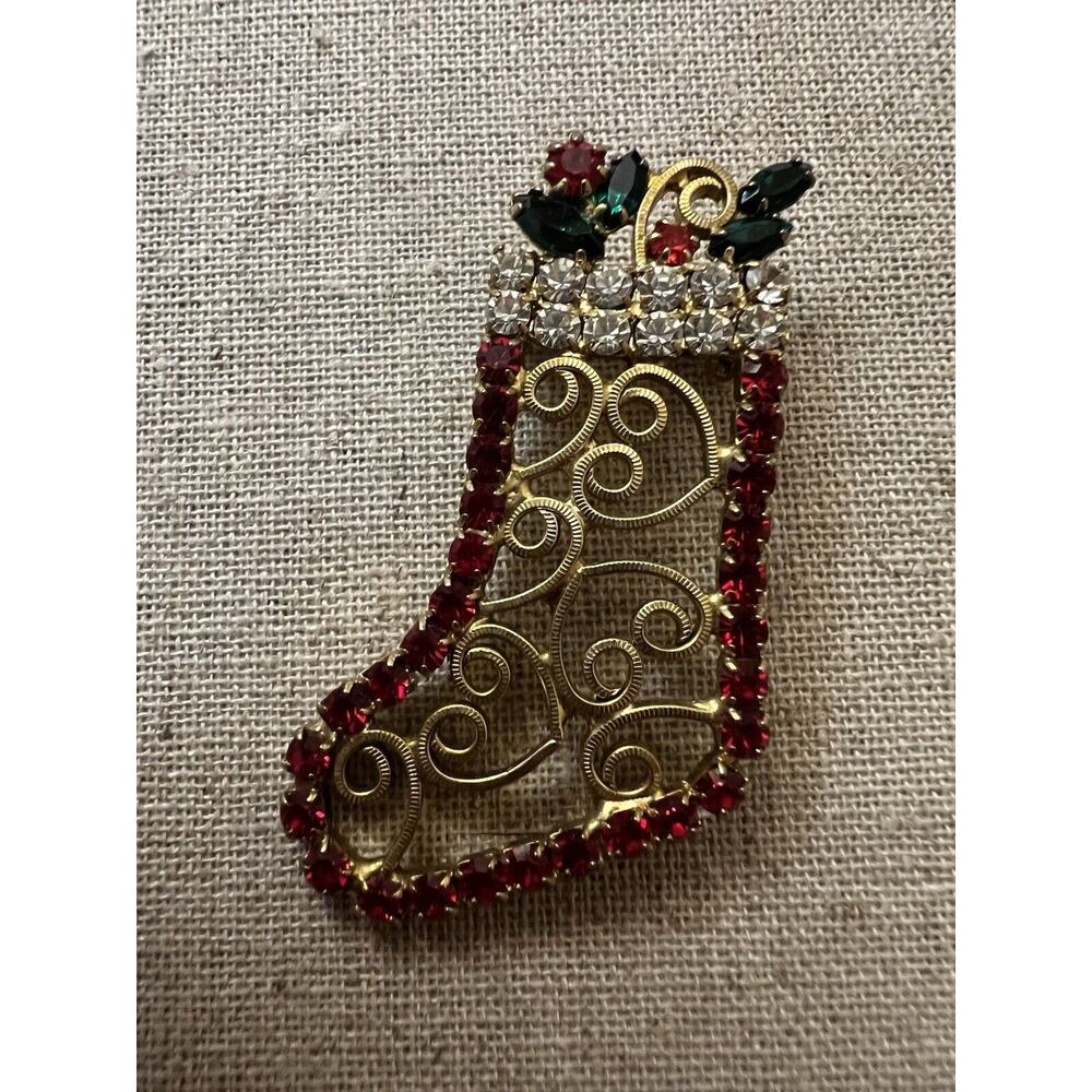 VTG CHRISTMAS‎ STOCKING BROOCH PIN Prong Set Rhinestones OPEN GOLD SCROLL WORK